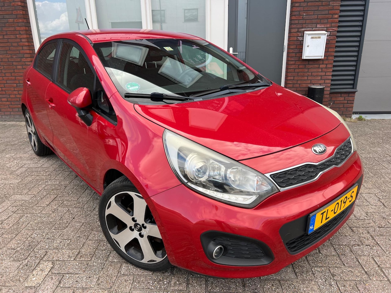 Kia Rio - 1.2 CVVT Super Pack / PDC / 5DRS / Clima / AUX / LM / Stuurverwarming - AutoWereld.nl