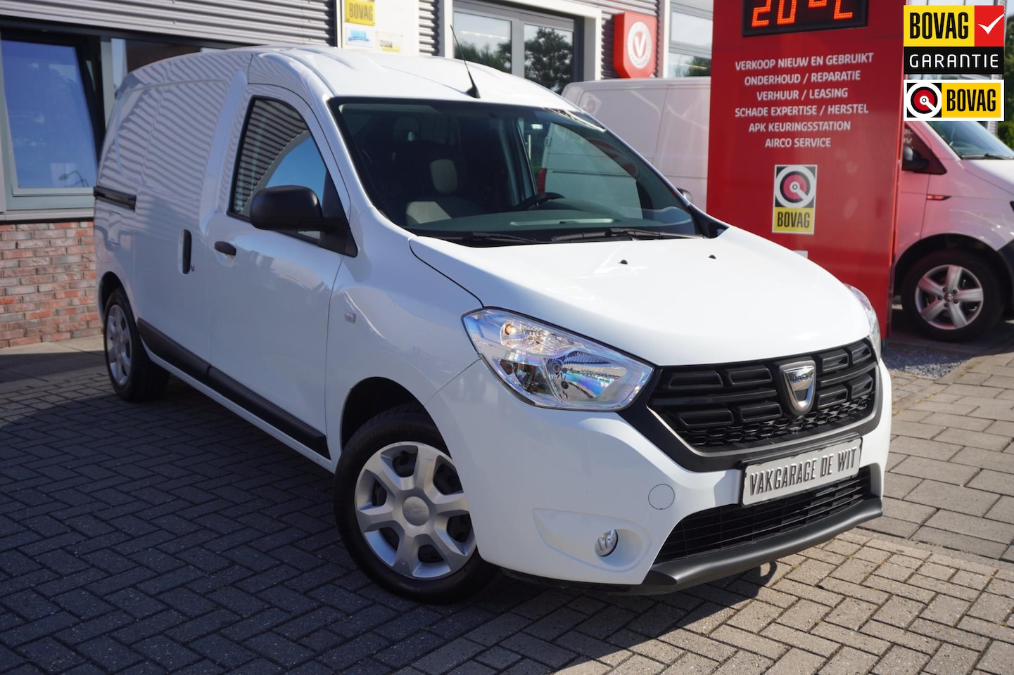 Dacia Dokker - 1.5 Blue dCi 90 Essential / Stoelverwarming / Radio / Airco / Winterwielen - AutoWereld.nl