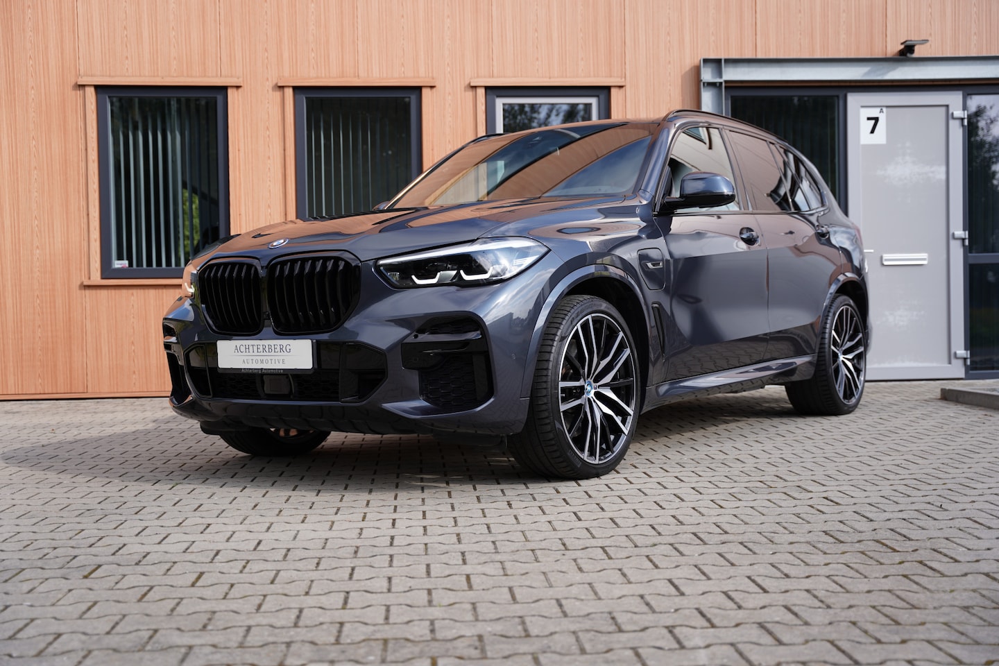 BMW X5 - xDrive45e | M-Sport | 22 inch | Trekhaak - AutoWereld.nl