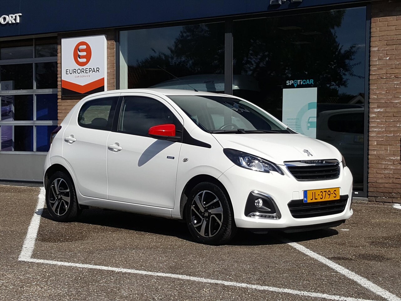 Peugeot 108 - 1.0 e-VTi 68pk 5D Envy AIRCO | Bluetooth bellen & muziekstreaming | LED-dagrijverlichting - AutoWereld.nl