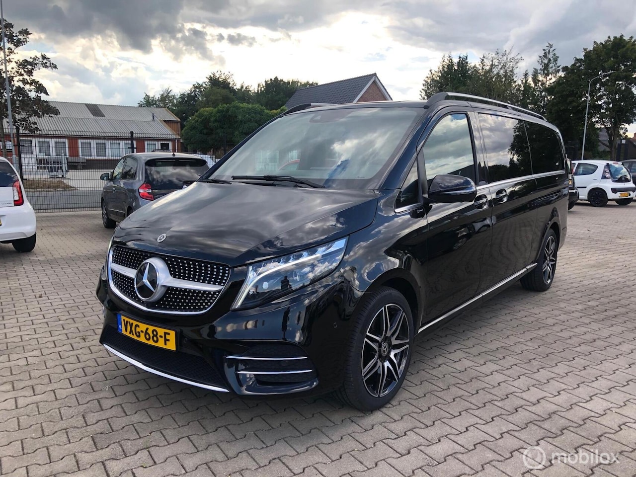 Mercedes-Benz V-klasse - 300d AMG EXTRA LANG DC VOLL OPTIE,S - AutoWereld.nl