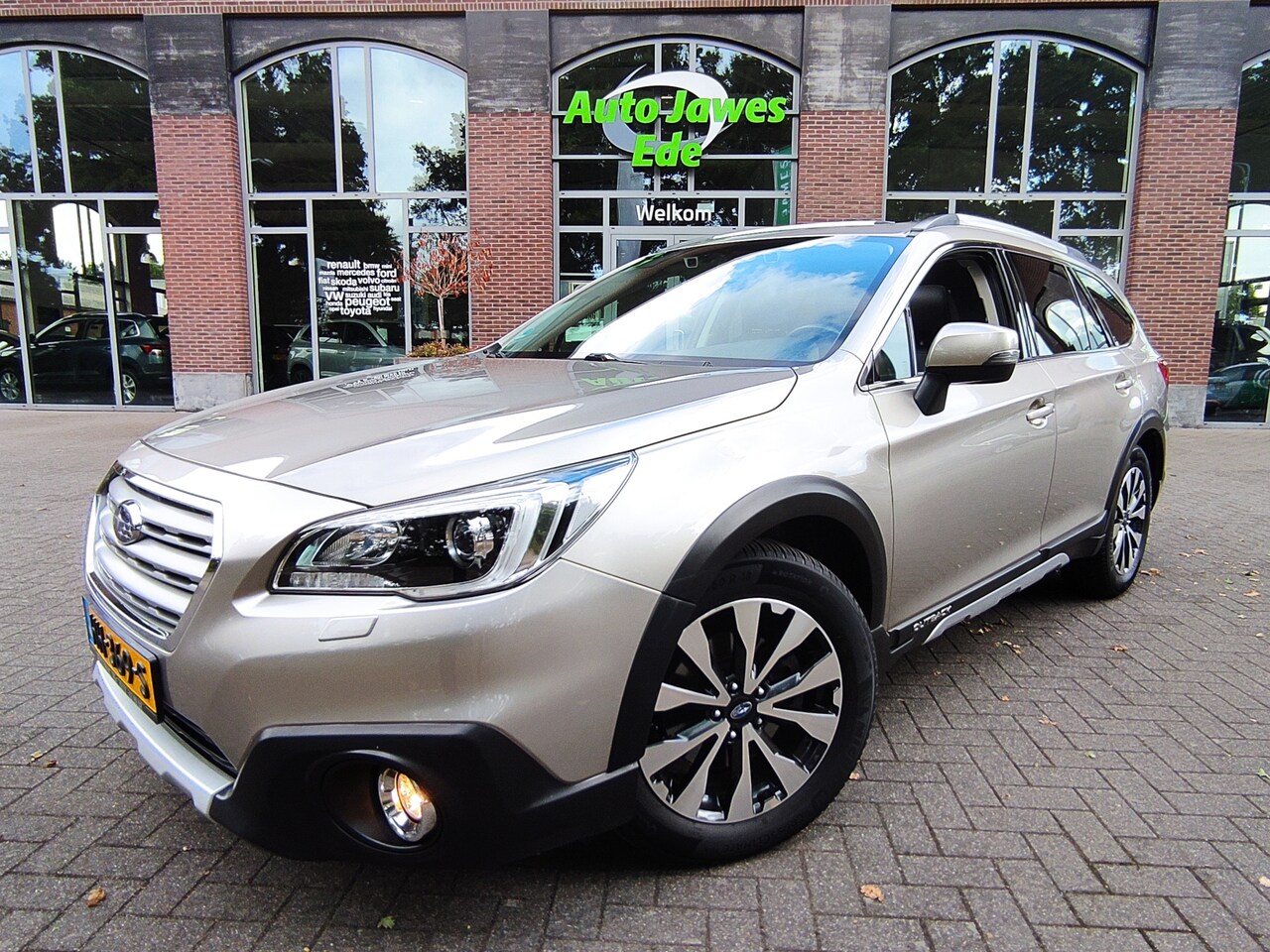 Subaru Outback - 2.5i Premium Trekhaak - Leder -  Schuif-/Kanteldak - Eyesight - Achteruitrijcamera - 2000K - AutoWereld.nl
