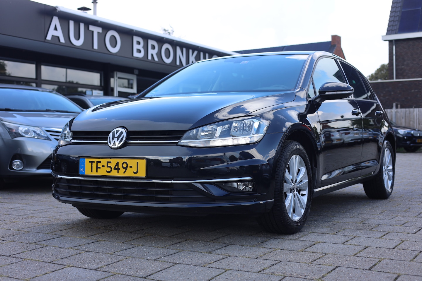 Volkswagen Golf - 1.0 TSI COMFORTLINE | NAVI | CARPLAY | TREKHAAK - AutoWereld.nl