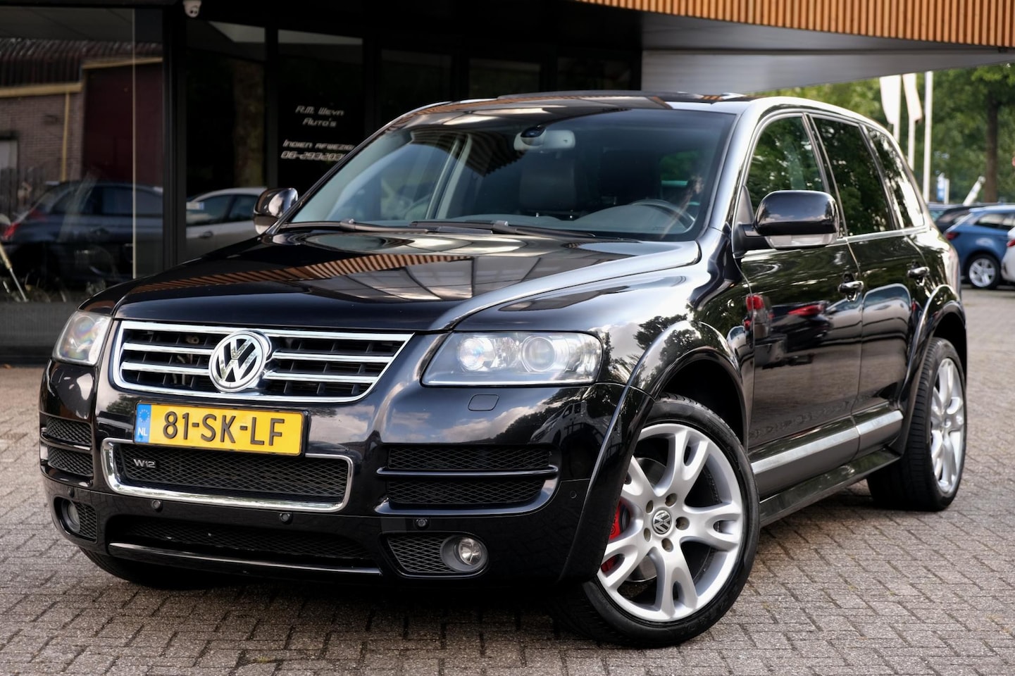 Volkswagen Touareg - 6.0 W12 Sport Edition/Schuifdak/Carplay/Youngtimer/Keyless/Xenon - AutoWereld.nl