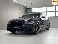 BMW 5-serie Touring - 530d xDrive - M PAKKET - SCHUIFDAK - 20'' - COMFORTSTOELEN - STOELVENTILATIE - TREKHAAK