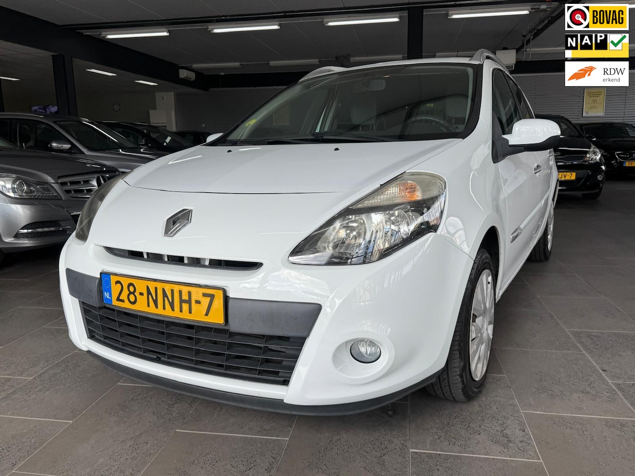 Renault Clio Estate - 1.2-16V Authentique airco elektrische pakket trekhaak nieuwe distributieriem 150dzkm nap z - AutoWereld.nl
