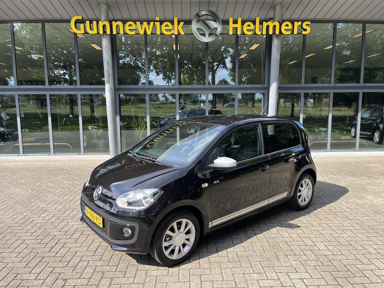 Volkswagen Up! - 1.0 take up! BlueMotion | AIRCO | NAVIGATIE | STOELVERWARMING | LM VELGEN - AutoWereld.nl