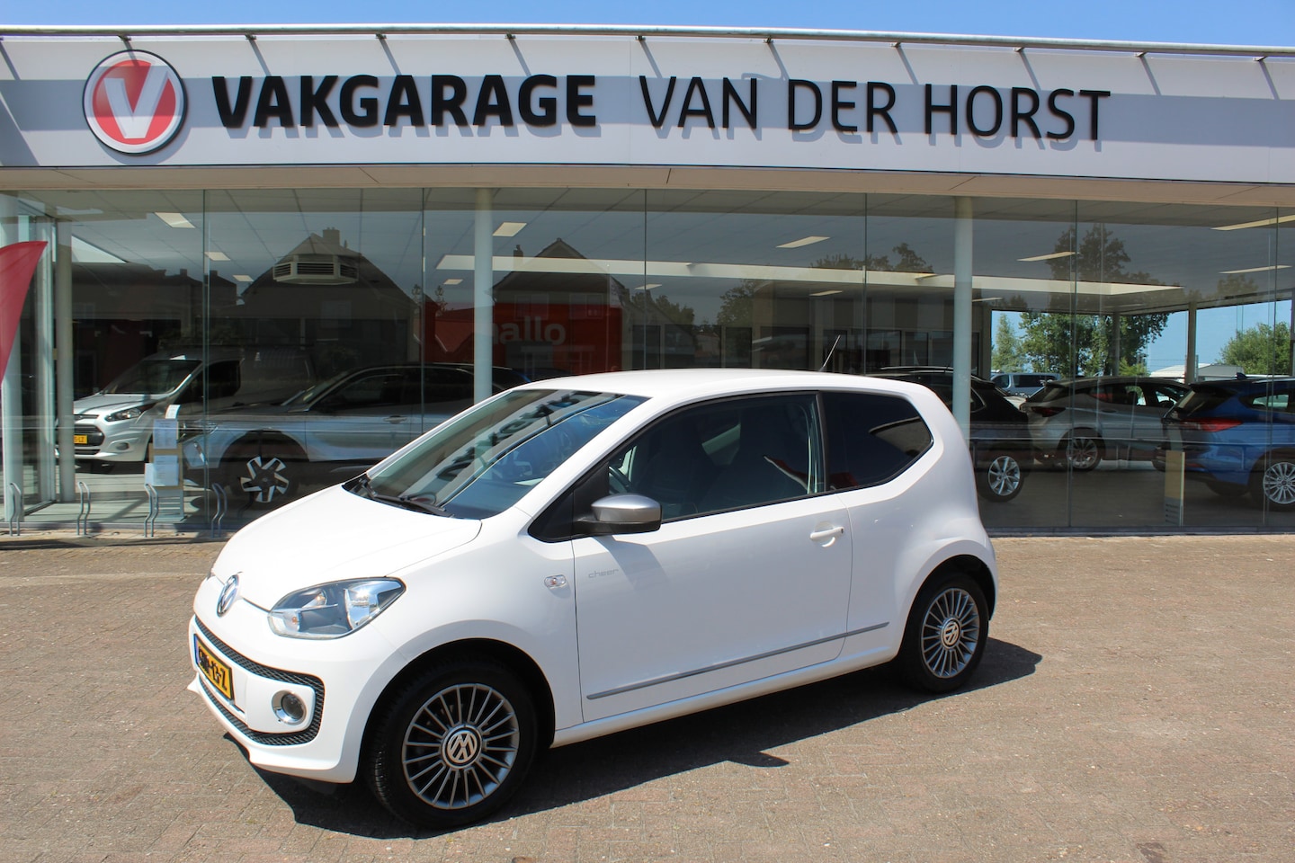 Volkswagen Up! - 1.0 Cheer Airco , Stoelverwarming , LM velgen , Elek.ramen Elek.Spiegels , Centrale vergre - AutoWereld.nl