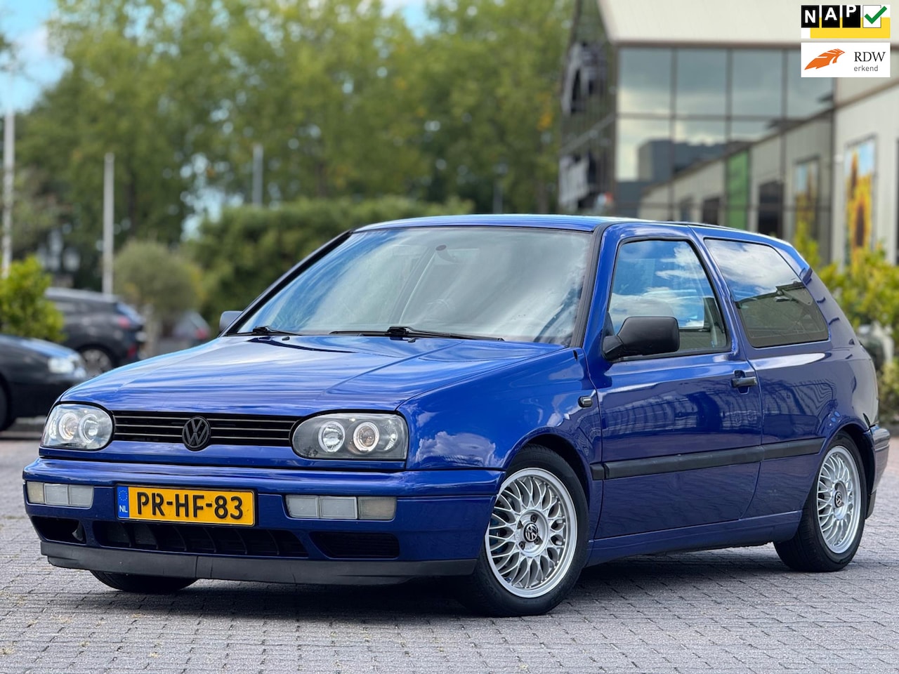 Volkswagen Golf - 1.6 Milestone | Navigatie | Bluethooth | Trekhaak | Sportstoelen | 2 sleutels - AutoWereld.nl