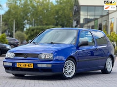 Volkswagen Golf - 1.6 Milestone | Navigatie | Bluethooth | Trekhaak | Sportstoelen | 2 sleutels