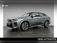 BMW iX2 - eDrive20 67 kWh M Sport Edition M-Sport Edition | Trekhaak | Glazen Panoramadak