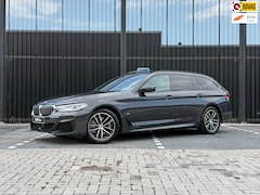 BMW 5-serie Touring - 520i High Executive G31 LCI - M PAKKET - PANORAMADAK - COMFORT ZETELS - STOELVER + KOELING
