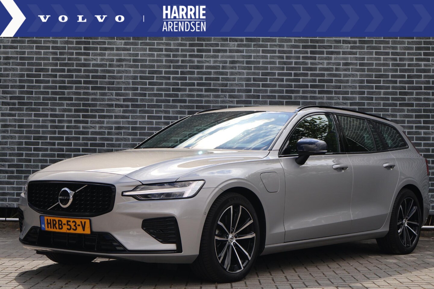 Volvo V60 - 2.0 T6 Plug-in hybrid AWD Plus Dark | Adaptive Cruise Control | Harman-Kardon | Trekhaak | - AutoWereld.nl