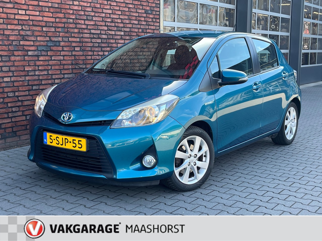 Toyota Yaris - 1.5 Full Hybrid Dynamic AchteruitrijCam./Clima/Airco/Cruise/Trekhaak/Bluetooth/LM-16" - AutoWereld.nl