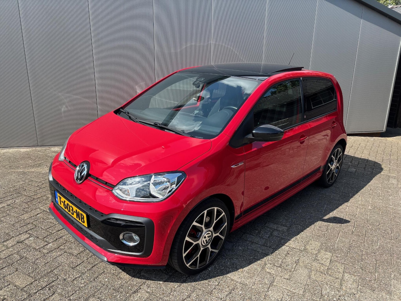 Volkswagen Up! - 1.0 TSI GTI | Panoramadak | Beats Audio | Nieuwstaat en vol opties! - AutoWereld.nl