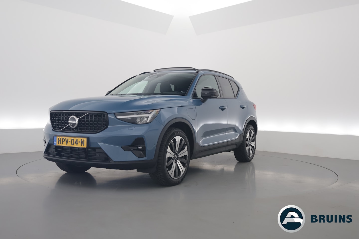 Volvo XC40 - 1.5 T5 Recharge Ultimate Dark Facelift | Pano | 360cam | Elek. Trekhaak | Harman Kardon | - AutoWereld.nl