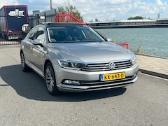 Volkswagen Passat - 1.6 TDI Business Edition R R LINE DSG AUT PANO CAMERA LED LEDER