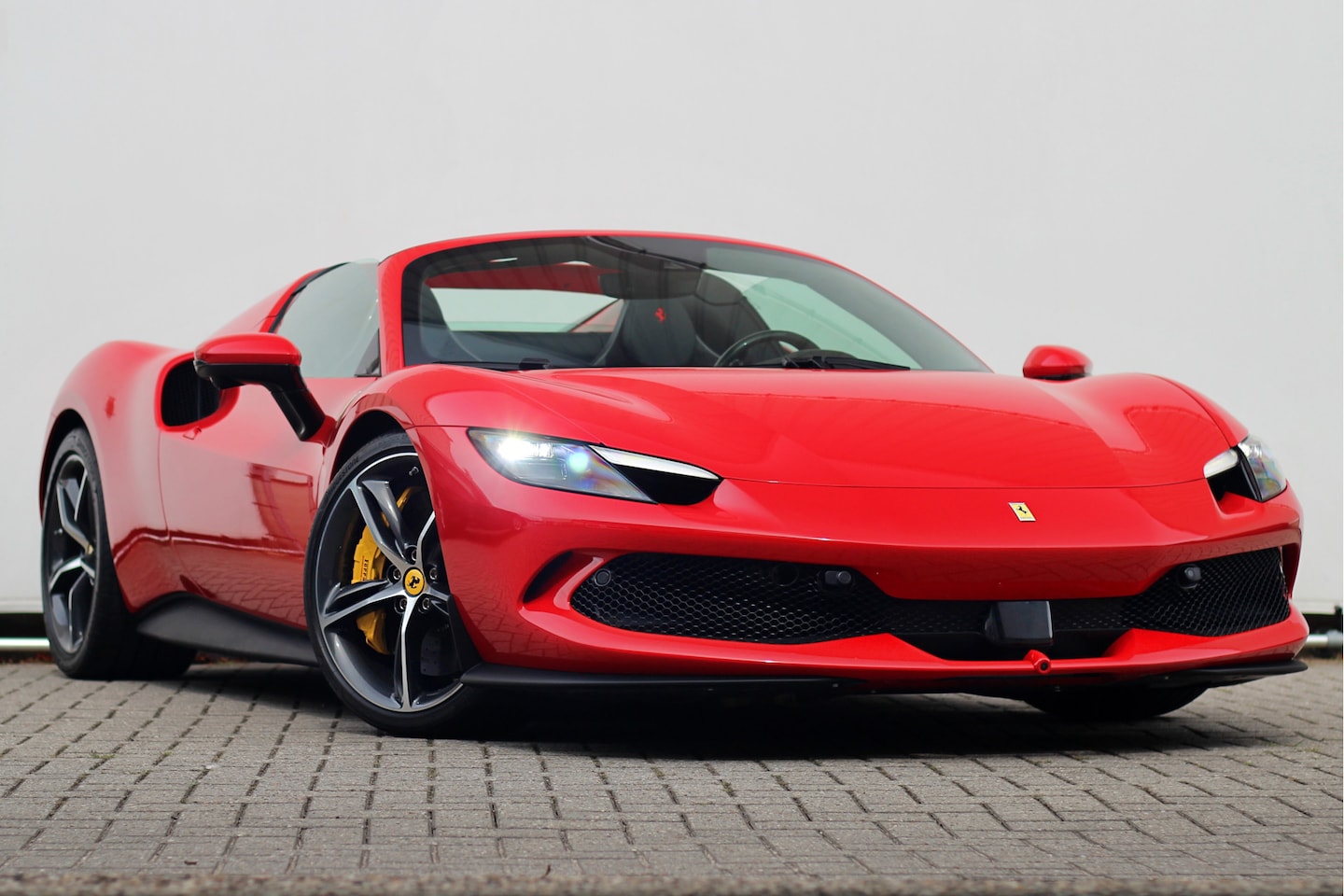 Ferrari 296 GTS - 3.0 V6 | NEW | VAT | LIFT | DAYTONA | 360 - AutoWereld.nl