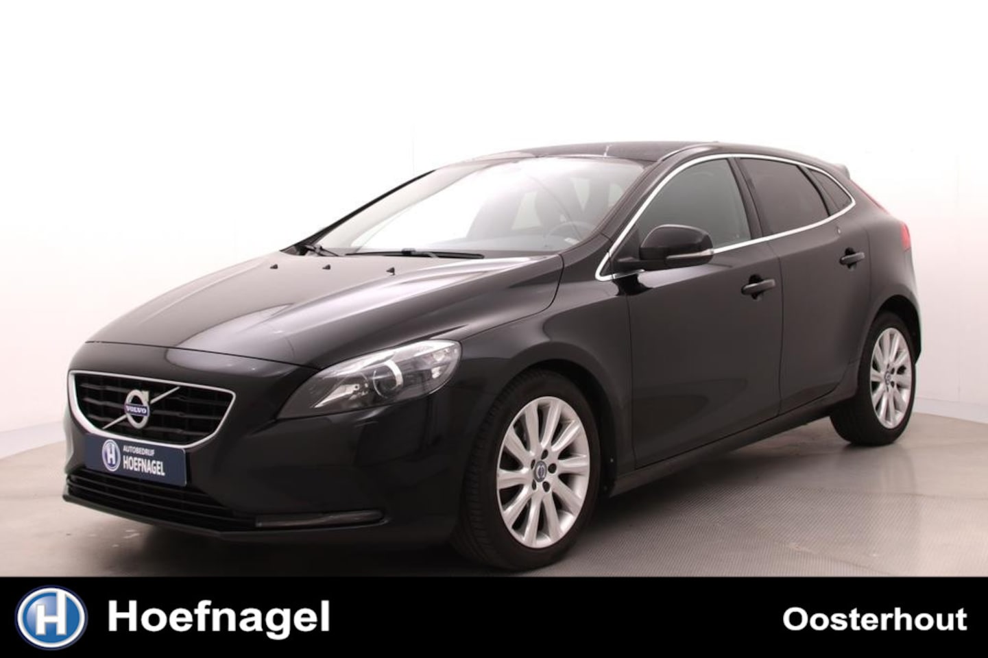 Volvo V40 - 2.0 T3 Momentum | Cruise control | Navigatie | Camera | Trekhaak - AutoWereld.nl