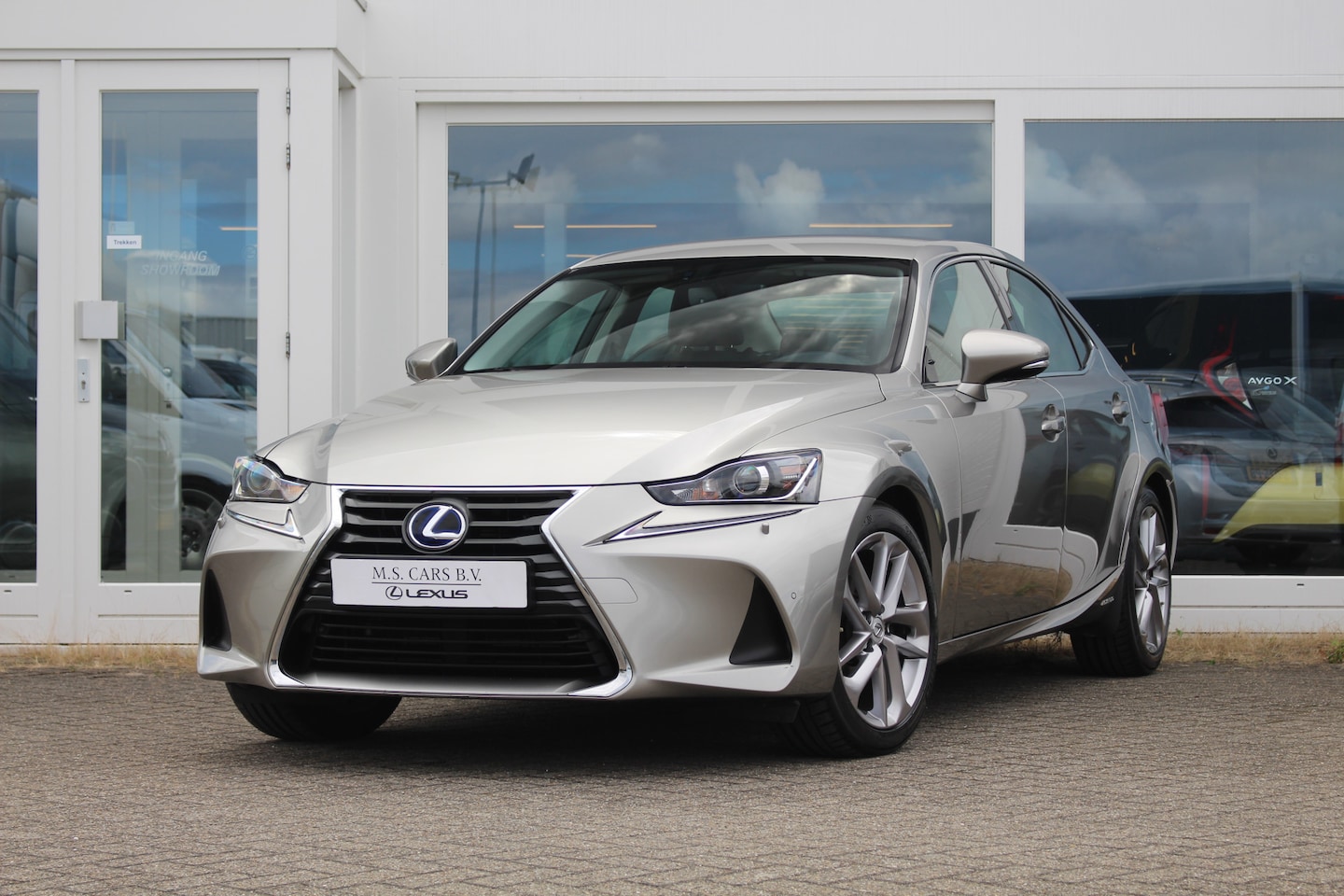 Lexus IS - 300h Hybrid Business Line I Facelift I Navi I Camera - AutoWereld.nl