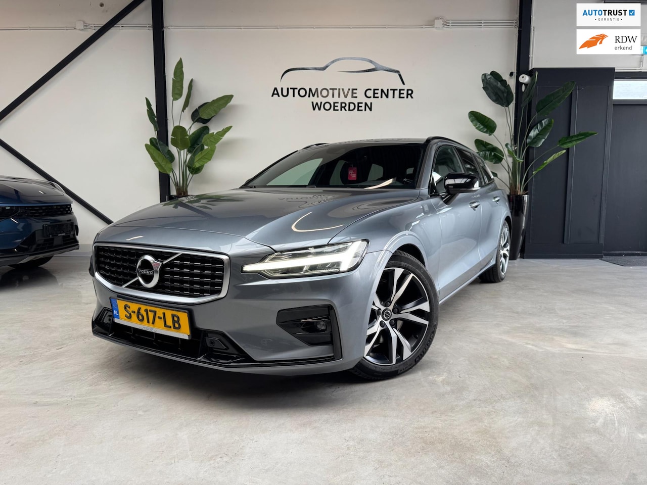 Volvo V60 - 2.0 T4 R-Design CAMERA LEDER LED - AutoWereld.nl