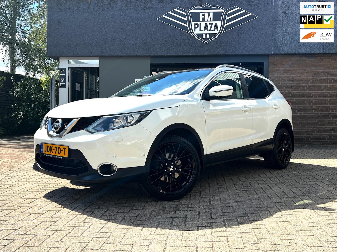 Nissan Qashqai - 1.2 Tekna 3d cam_Navi_Trekh_Pano_Nette auto_dealer onderhouden - AutoWereld.nl