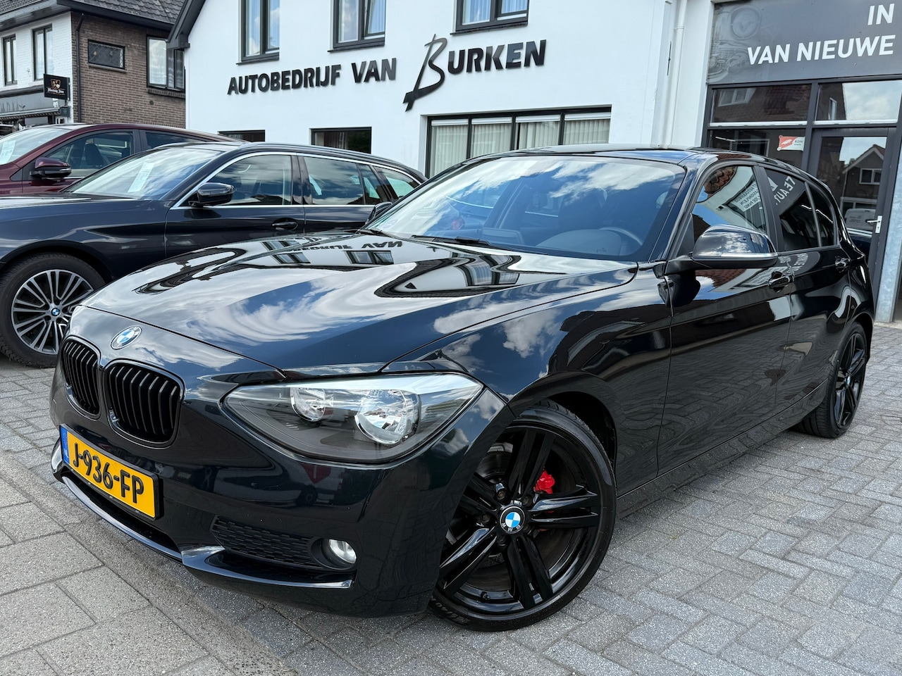 BMW 1-serie - 114i Business 114i Business+, Navigatie,Climate control,Cruise control,18 Inch.L.M.Velgen - AutoWereld.nl