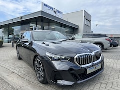 BMW i5 - eDrive40 M Sport Edition 84 kWh Pano-Dak | Trekhaak | Adapt. Cruise | HUD | Stoelventilati
