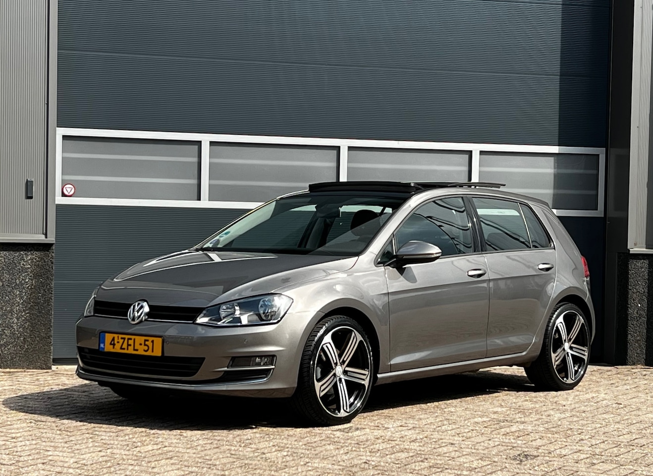 Volkswagen Golf - 1.2 TSI Highline bj.2015 Pano|Navi|Camera|Nap. - AutoWereld.nl