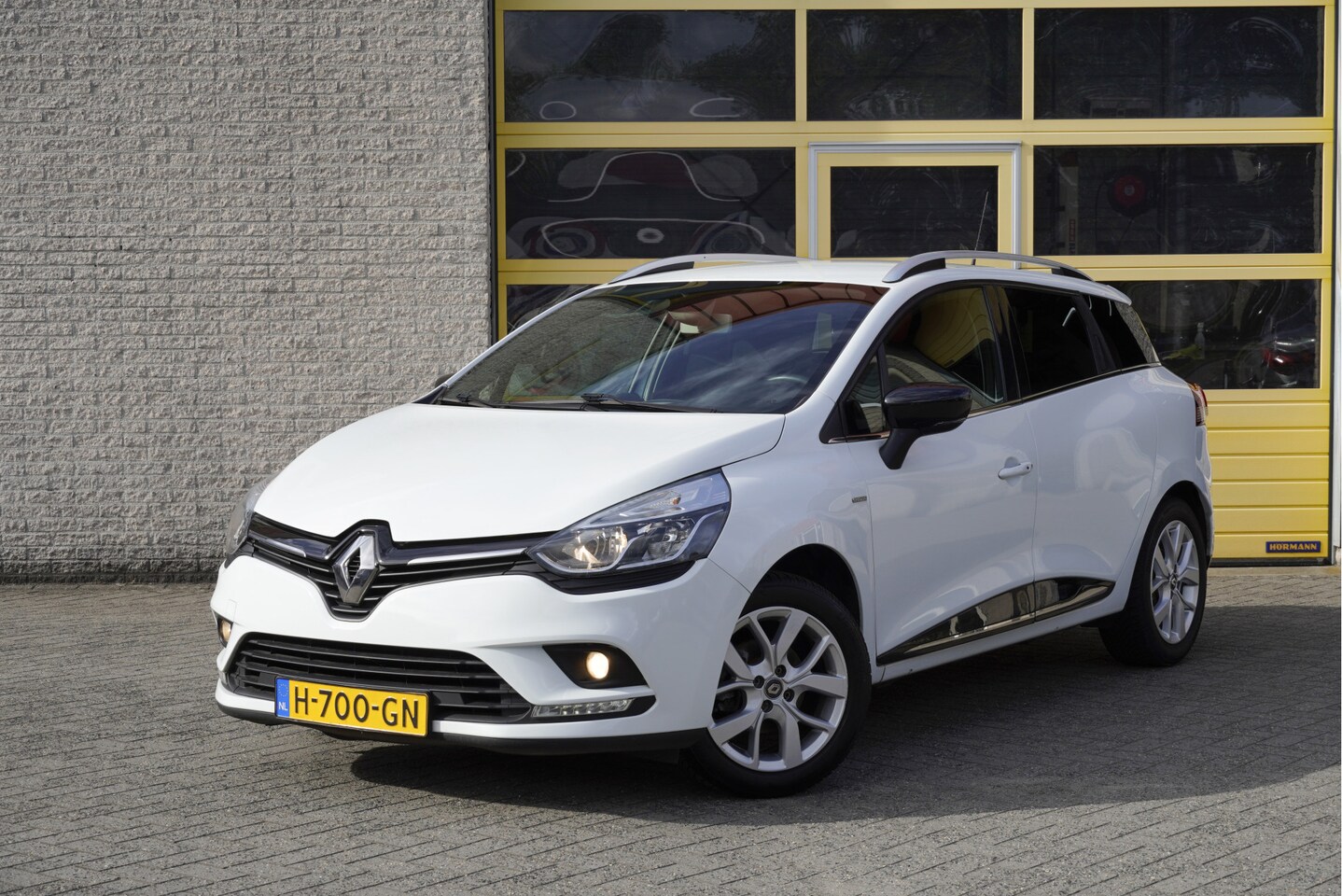 Renault Clio Estate - 0.9 TCe Limited BJ2020 Lmv 16" | Led | Pdc | Navi | Climate control | Cruise control | Key - AutoWereld.nl