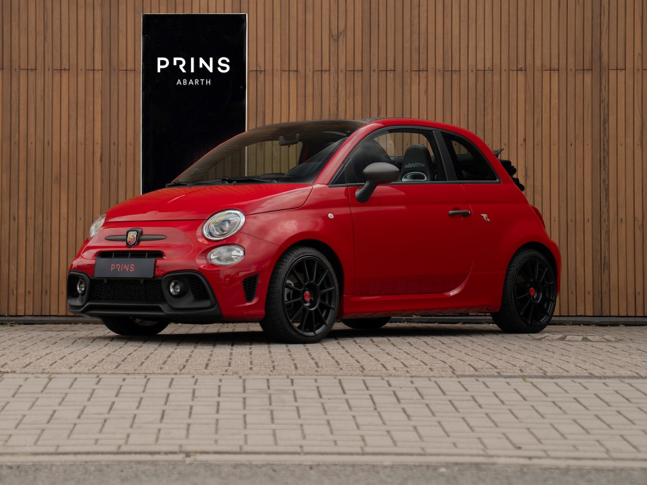 Abarth 595 - C Turismo | Leder | CarPlay | Rosso Officina | Navi - AutoWereld.nl
