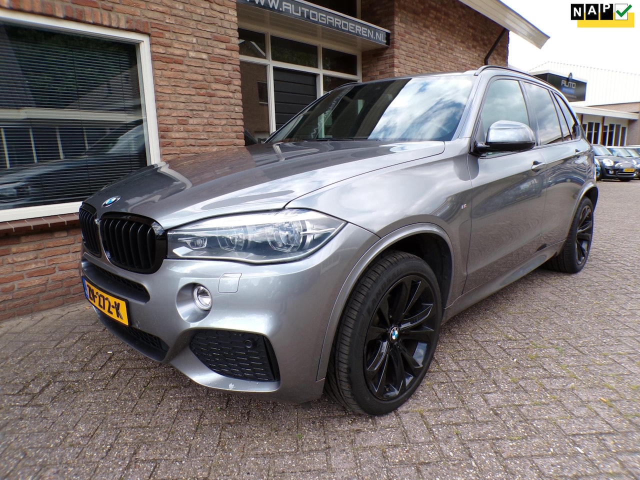 BMW X5 - XDrive30d High Executive Automaat / Leder / Navi / M Pakket / Trekhaak - AutoWereld.nl
