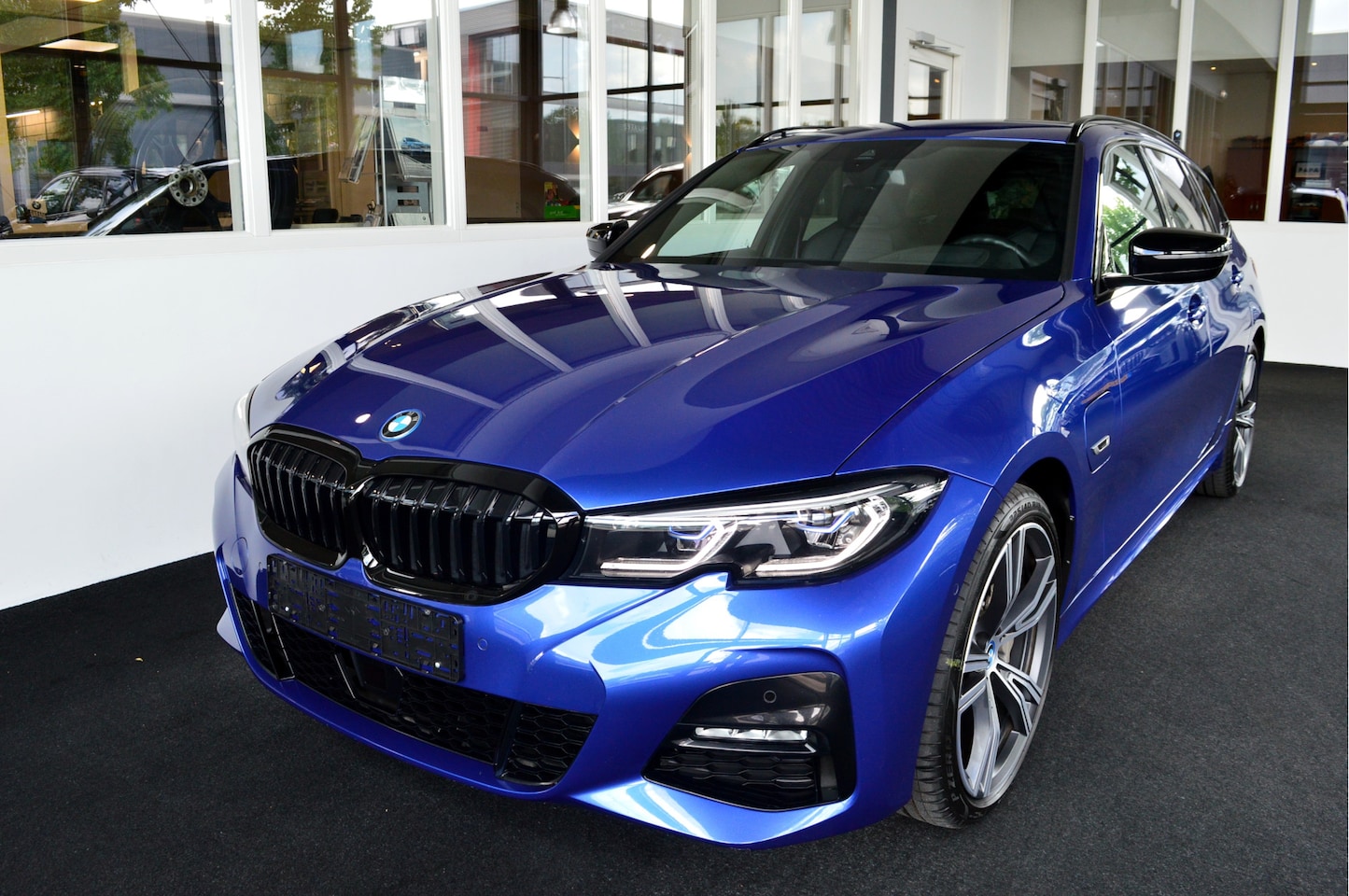 BMW 3-serie Touring - 330e Hybride M-Sportedition | M-Stoelen ! - AutoWereld.nl