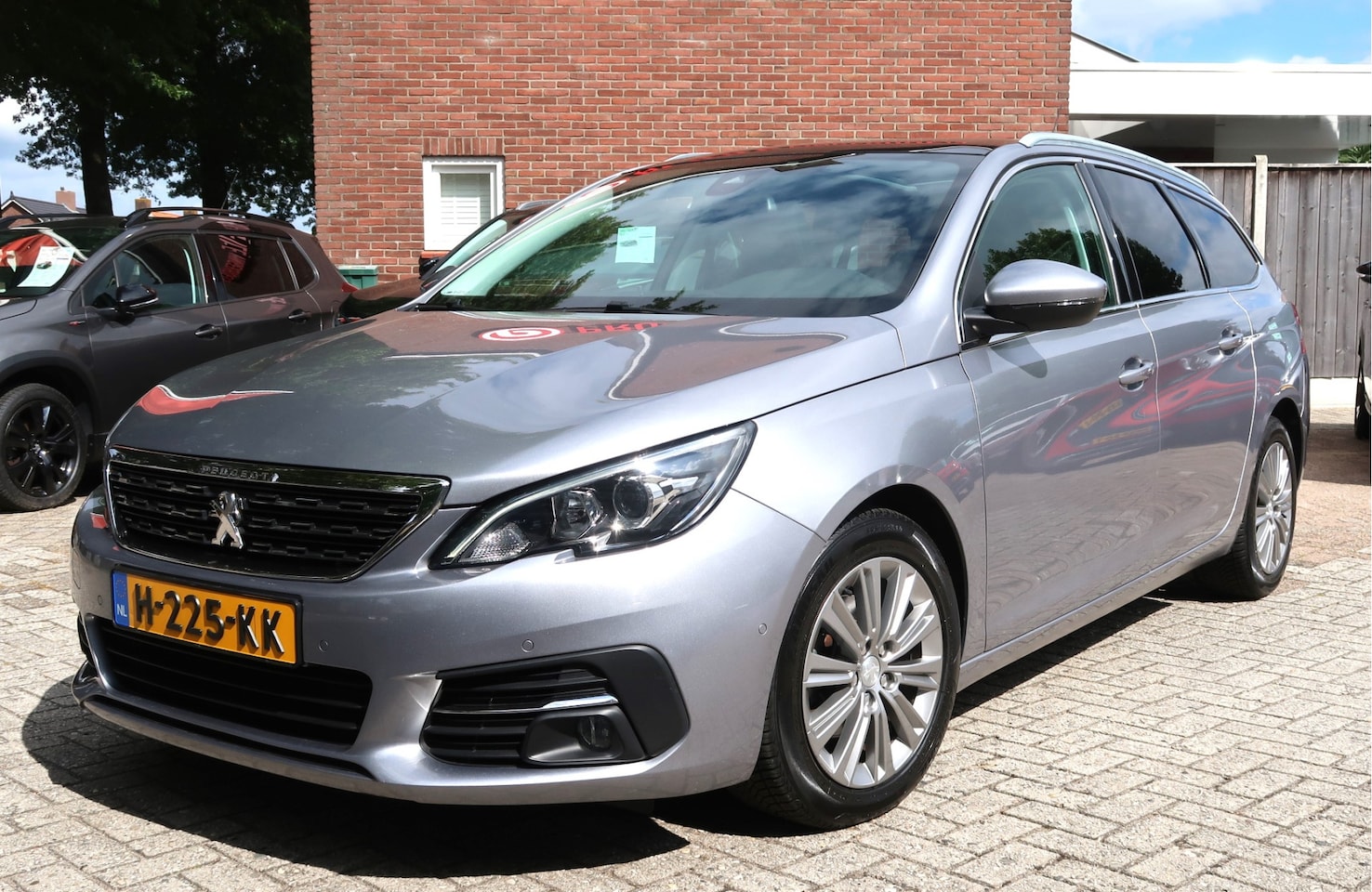 Peugeot 308 SW - 130 Pk Premium Allure SW Benzine Zwart Lederen Bekleding * Elektrisch en Verwarmde Stoelen - AutoWereld.nl