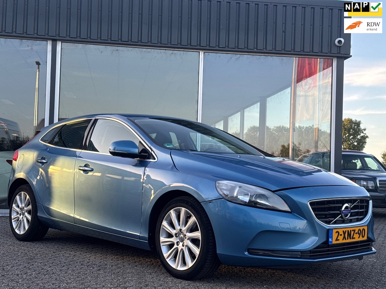 Volvo V40 - 1.6 T3 Momentum 1.6 T3 Momentum - AutoWereld.nl