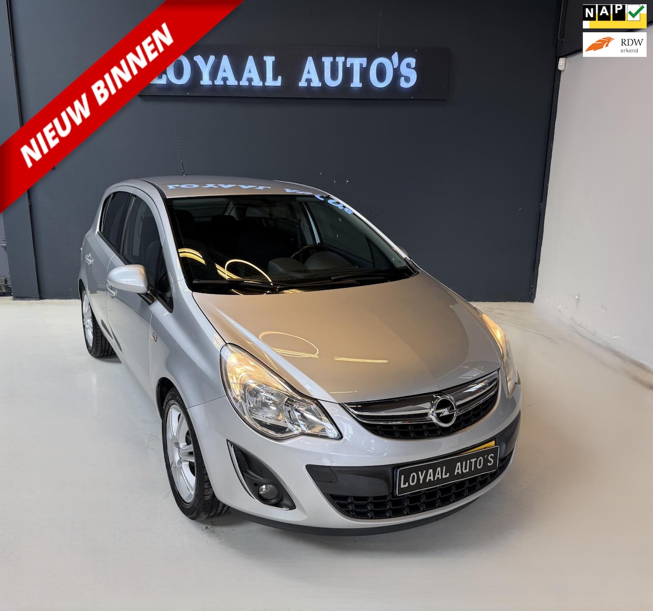 Opel Corsa - 1.2-16V BlitZ | NAVI | AIRCO | TREKHAAK | PDC | APK | NAP - AutoWereld.nl