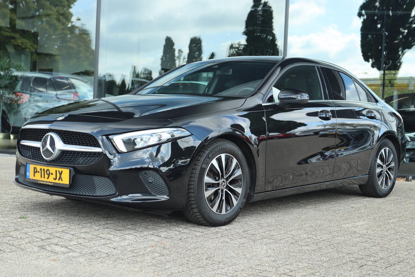 Mercedes-Benz A-klasse - 180 BUSINESS SOLUTION AUT. | ORIG. NL | WIDESCREEN | TREKHAAK | CARPLAY | CAMERA | LED | S - AutoWereld.nl