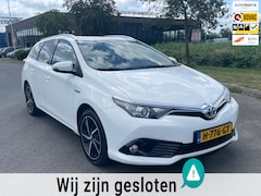 Toyota Auris Touring Sports - 1.8 Hybrid Volcano Edition, Aut, Trekhaak, Cam, Cruise, Navi, Goed oh
