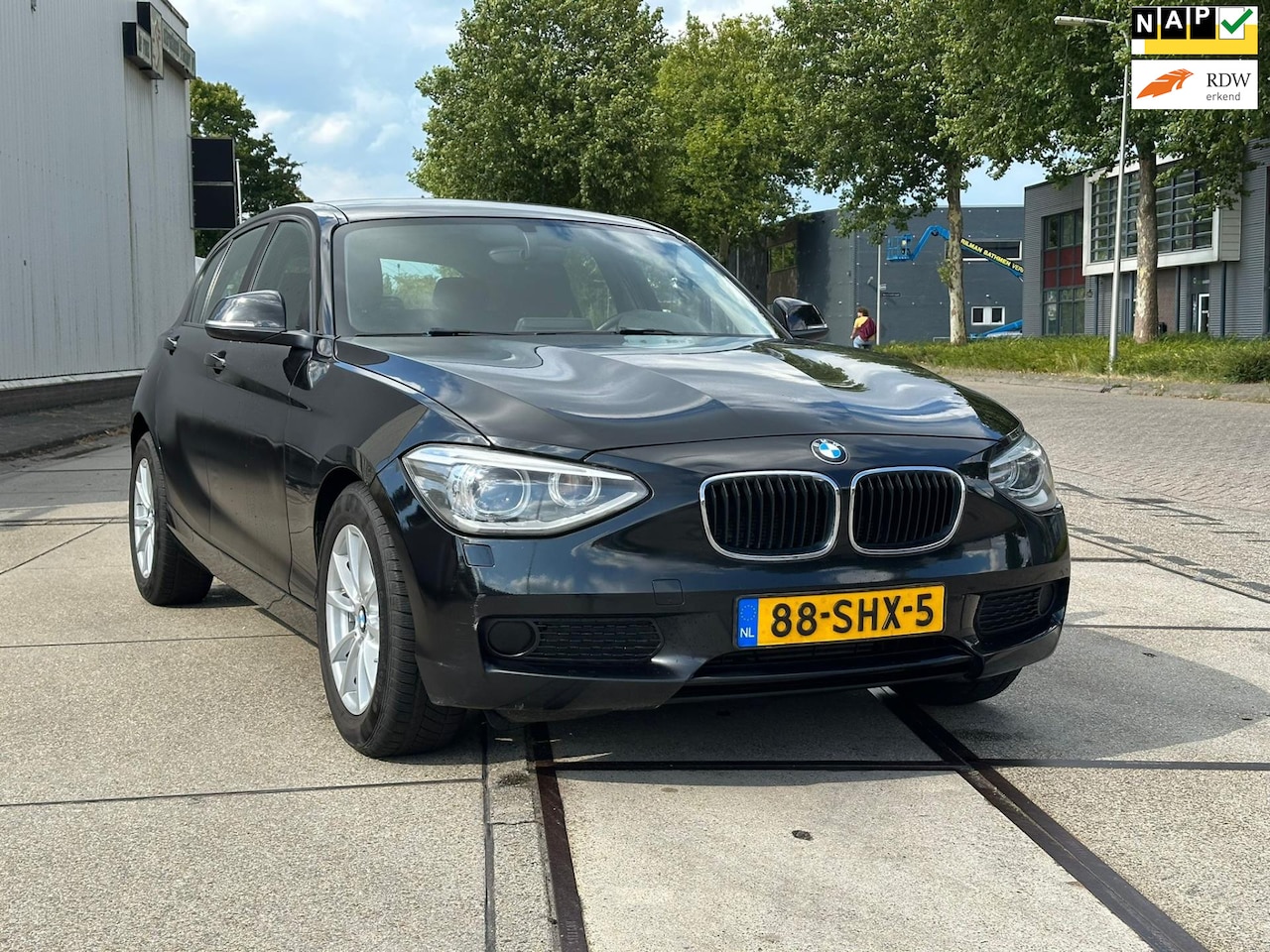 BMW 1-serie - 116i 2011 5drs Airco Navi Cruise Nap - AutoWereld.nl
