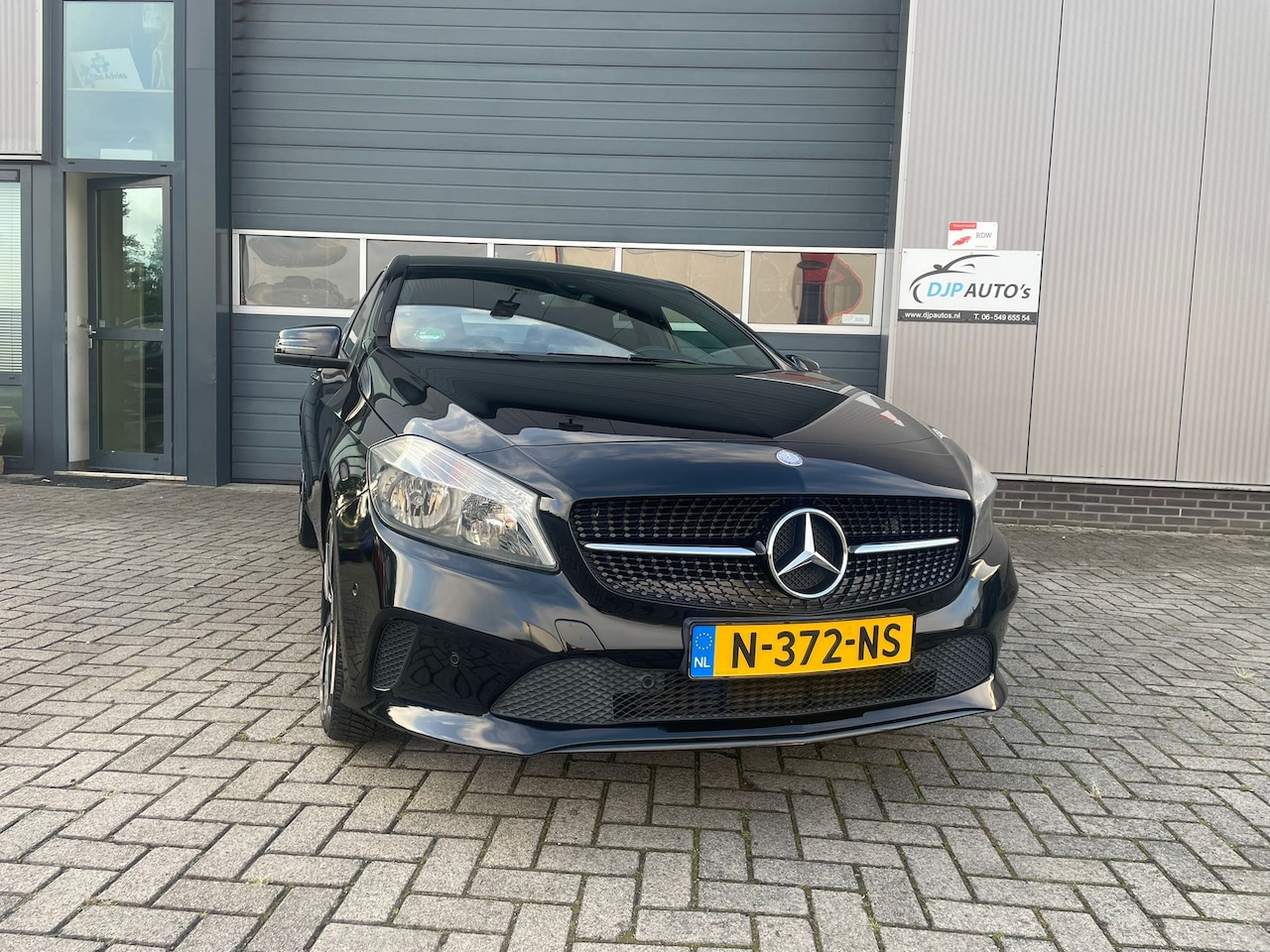 Mercedes-Benz A-klasse - 180 AMG Night Edition Plus Airco / Climate / Stoelverwarming / Navigatie / Achteruitrijcamera / PDC Etc! - AutoWereld.nl