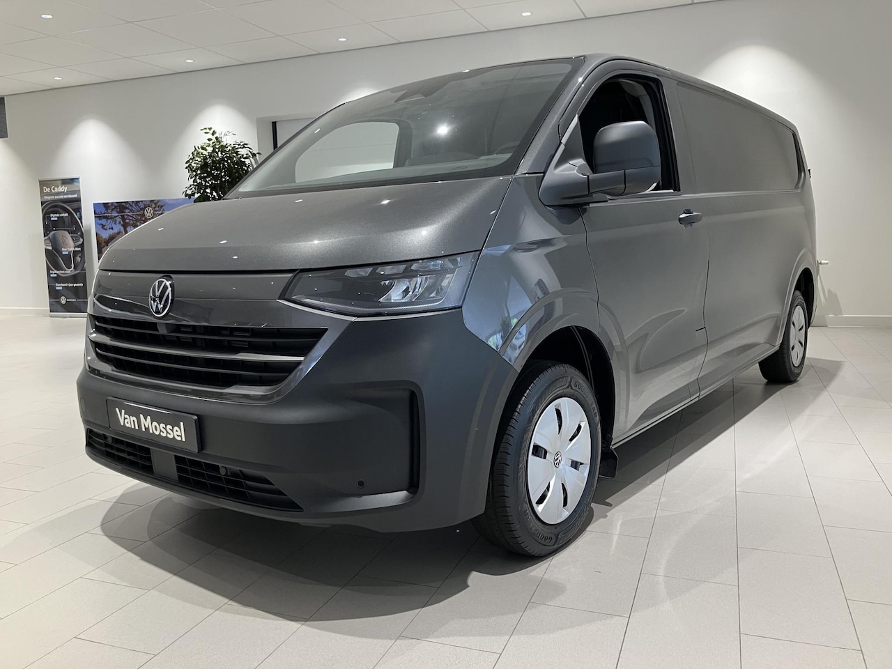 Volkswagen e-Transporter - L2H1 Life 64 kWh 218 PK | Apple Carplay | Trekhaak | Voorruitverwarming | Stoelverwarming - AutoWereld.nl