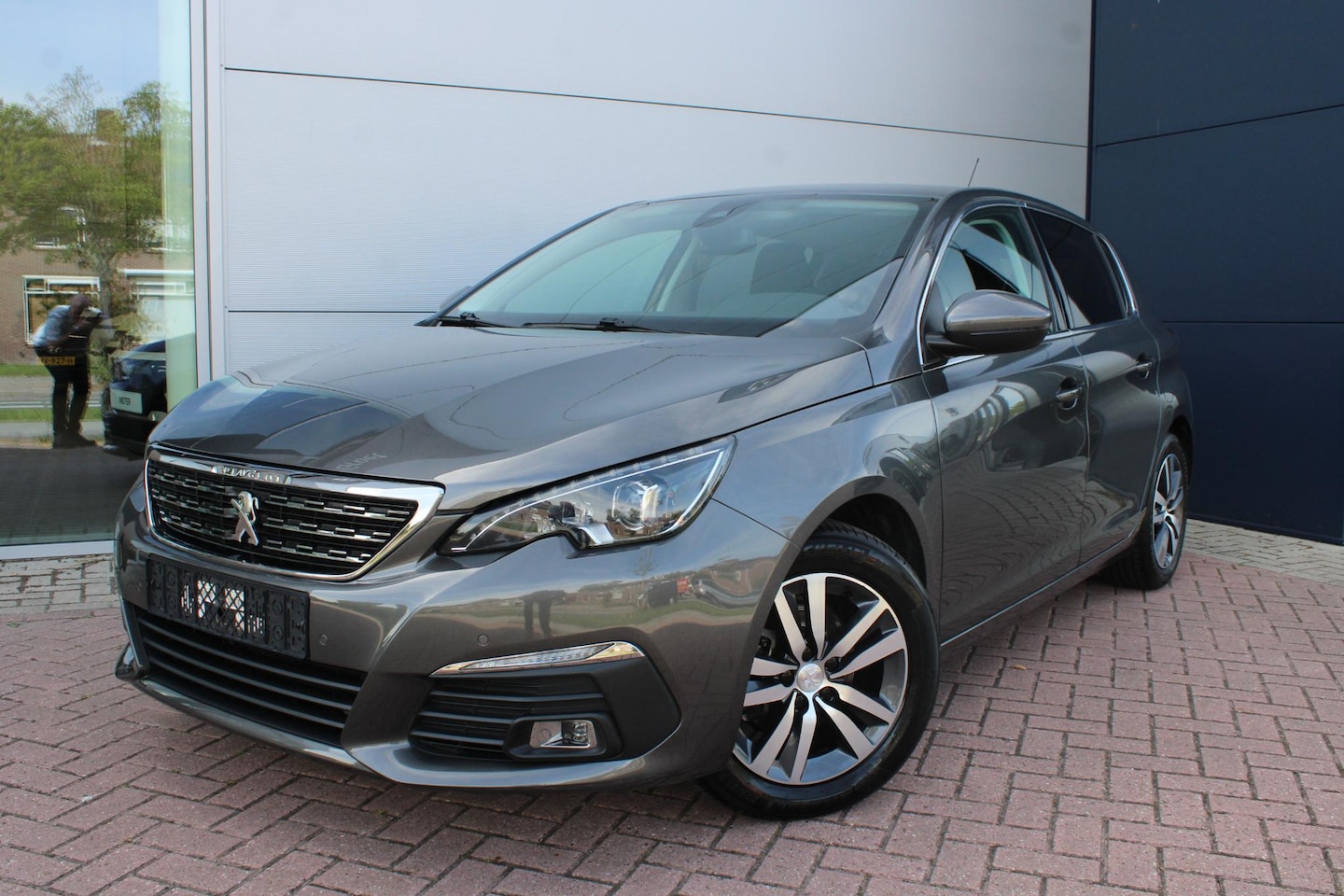 Peugeot 308 - 1.2 PureTech 130pk Allure Pack Automaat Airco Navi Camera Zeer mooi - AutoWereld.nl