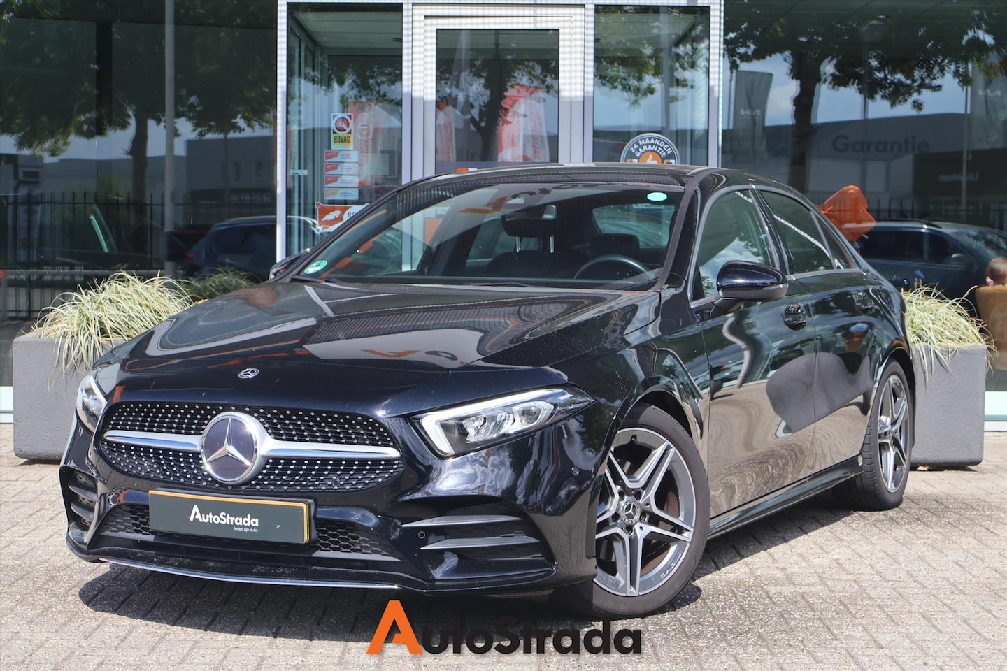 Mercedes-Benz A-klasse - Limousine A 180 AMG-Line 136pk | Camera | Cruise | Climate | Navigatie | LED | Virtual | S - AutoWereld.nl