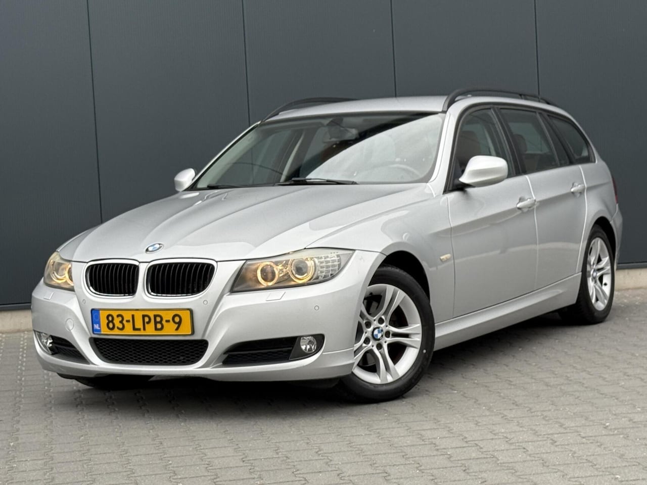BMW 3-serie Touring - 316I High Executive Leder - Navi - Xenon - Keurige Auto - AutoWereld.nl
