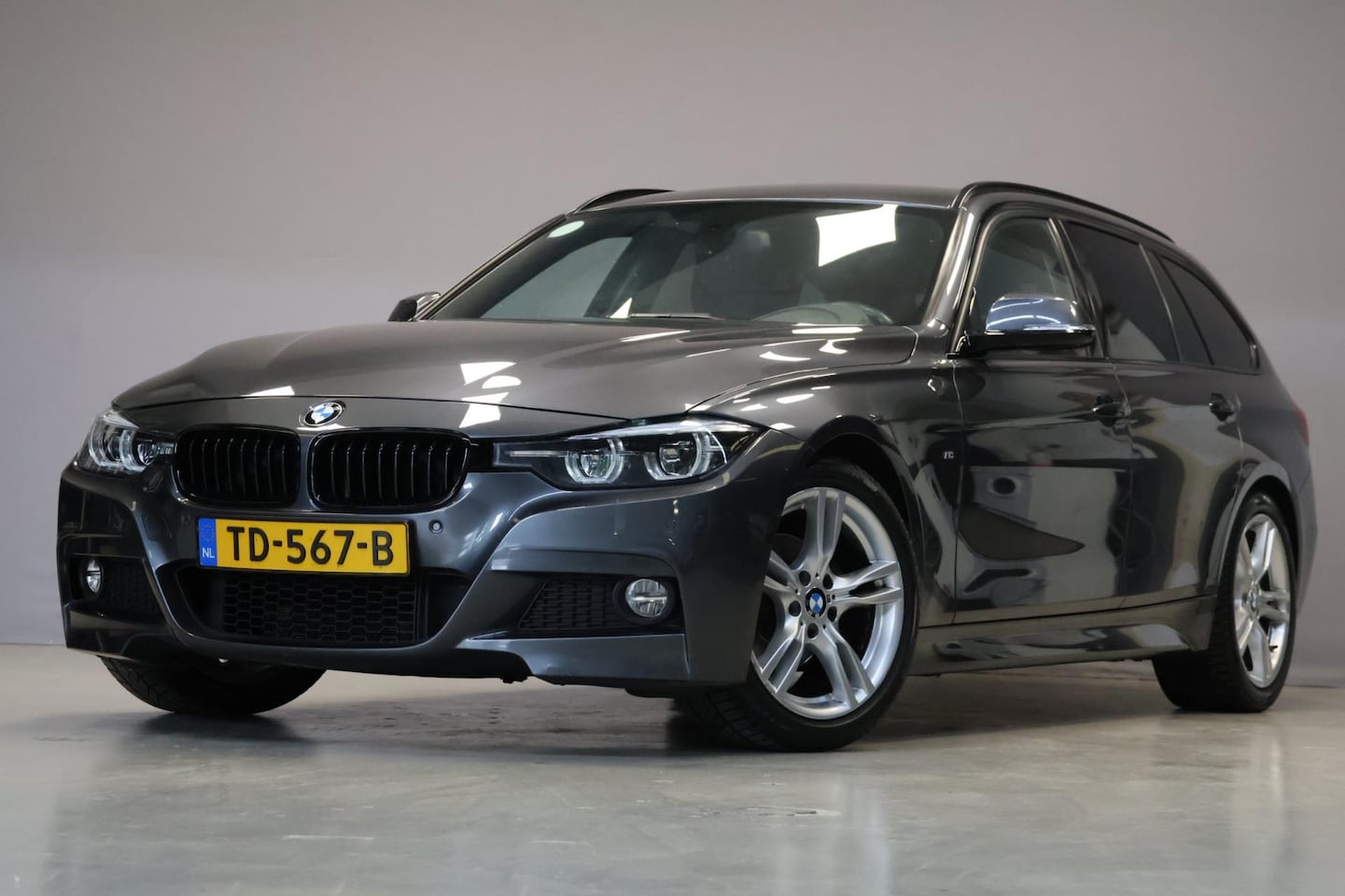 BMW 3-serie Touring - 320i Edition M Sport Shadow Executive - AutoWereld.nl