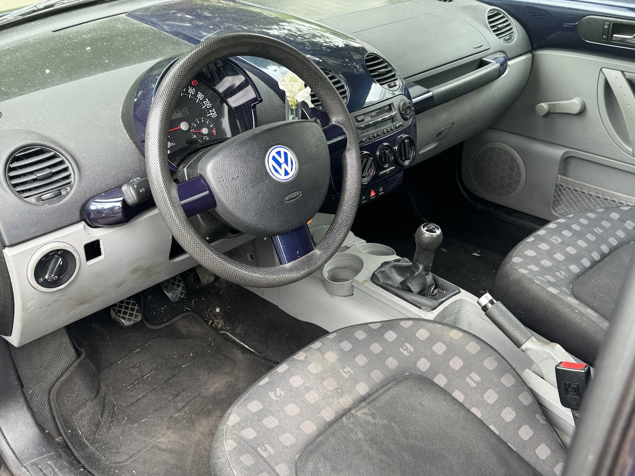 Volkswagen New Beetle - 2.0 Highline RIJKLAAR - AutoWereld.nl