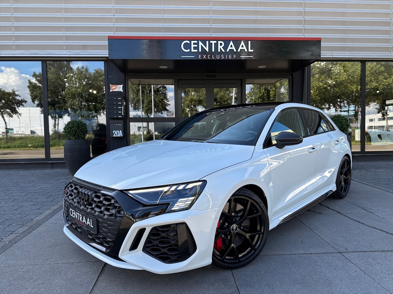 Audi RS3 - Sportback 2.5 TFSI Quattro|Keramisch|Pano|B&O|Head-Up|Camera|ACC|Keyless|Leder|400PK - AutoWereld.nl