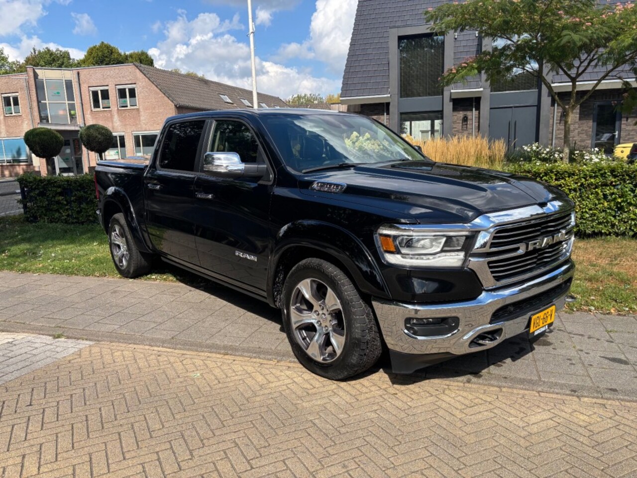 Dodge Ram Pick Up - 5.7 V8 Hemi 4 X 4 Crew Cab Limited ,Lucht vering,Panoramadak - AutoWereld.nl