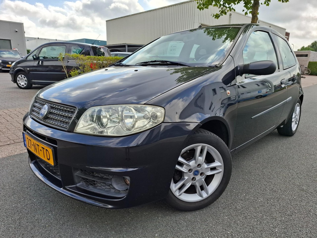 Fiat Punto - 1.2-16V Dynamic AIRCO/SPORTVELGEN/ORIG. KMS! - AutoWereld.nl