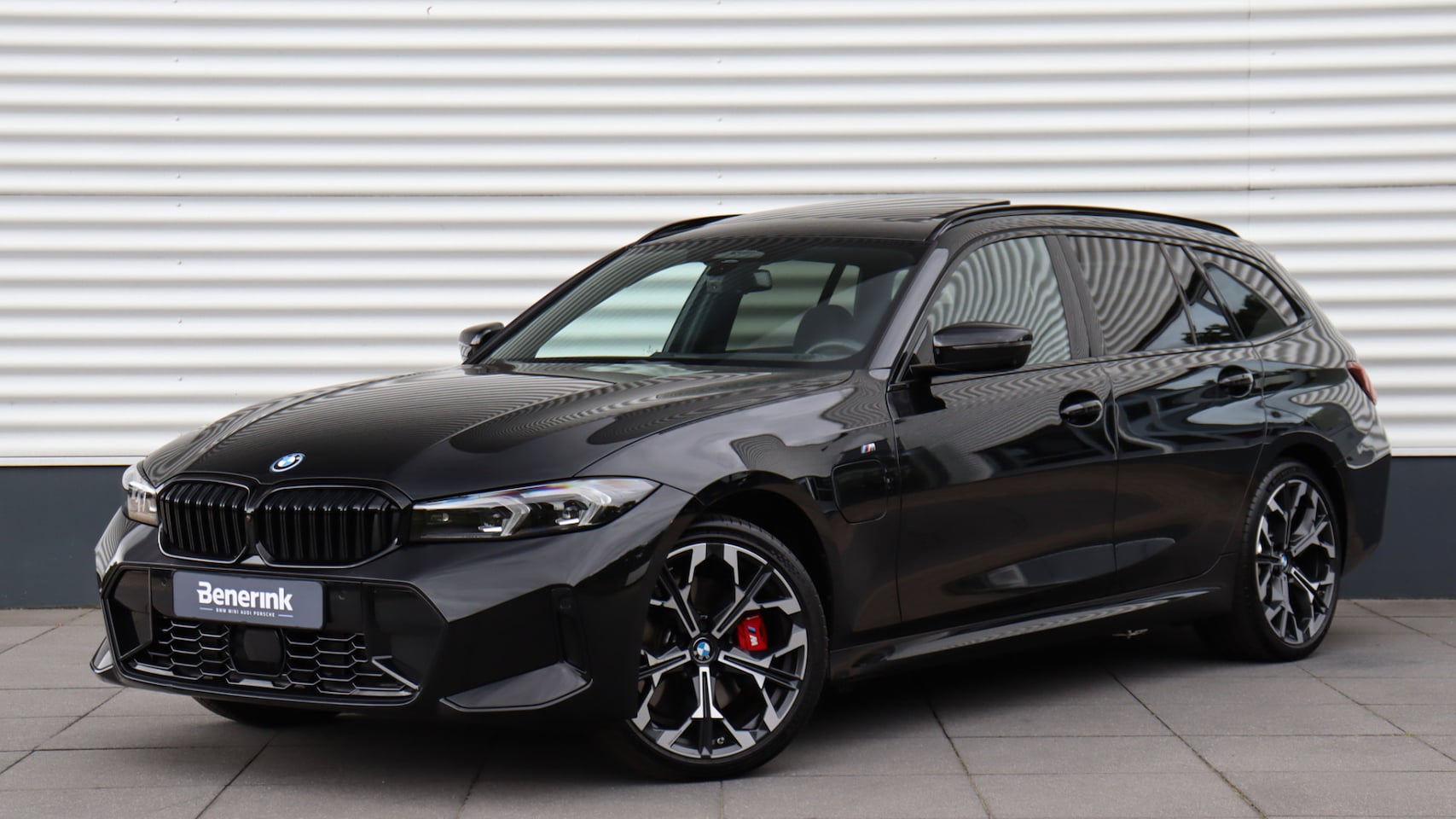 BMW 3-serie Touring - 330e xDrive M-Sport Pro | Harman/Kardon | Panoramadak | Head-up | Trekhaak | Carbon | Driv - AutoWereld.nl